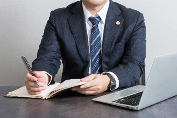 経験十分な弁護士による直接対応